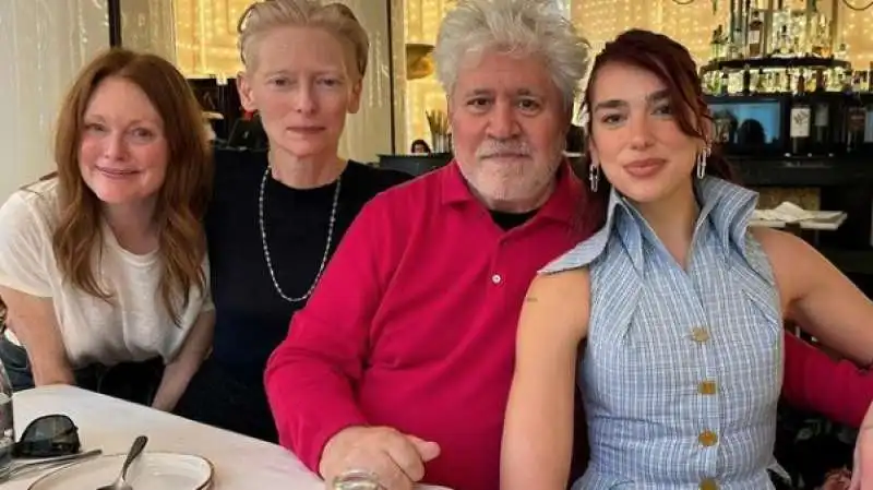 julianne moore tilda swinton pedro almodovar e dua lipa 