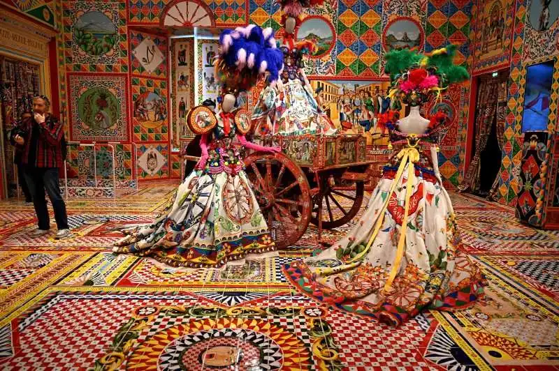 la mostra dal cuore alle mani: dolce & gabbana al palazzo reale di milano 5