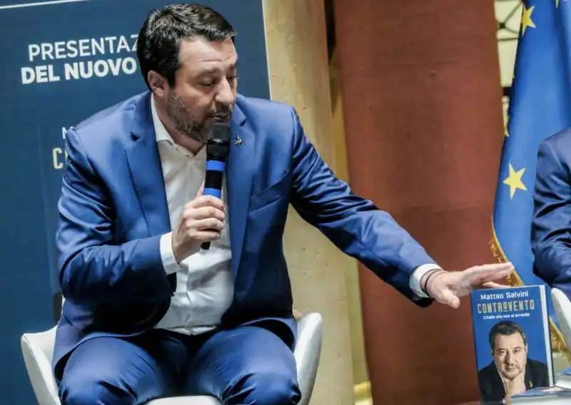 matteo salvini presentazione del libro controvento   