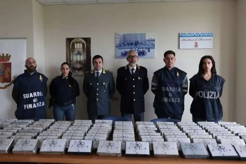 maxi sequestro di oltre 150 chili di cocaina nel porto di ravenna. 2