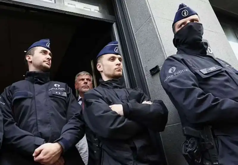 polizia al claridge di bruxelles   convention national conservatism  