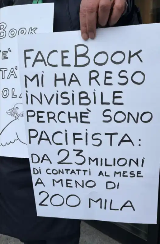 protesta jacopo fo sede facebook