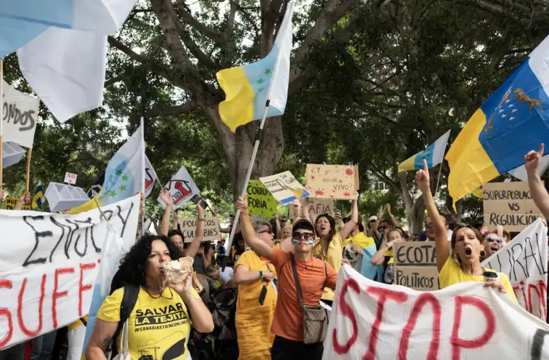 proteste contro il turismo di massa nelle canarie 1