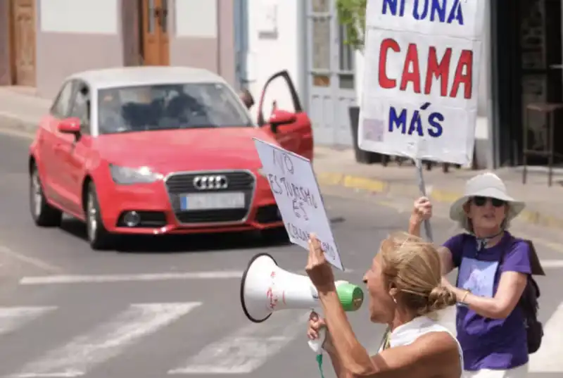 proteste contro il turismo di massa nelle canarie 9