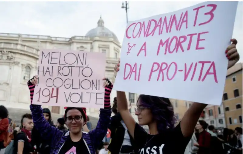 proteste contro la meloni sulla legge 194