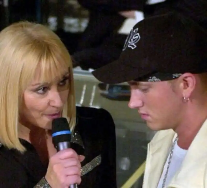 raffaella carra   eminem    sanremo 2001