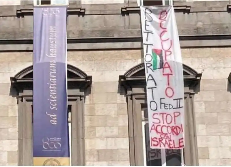 rettorato dell universita Federico II a Napoli occupato - protesta contro israele