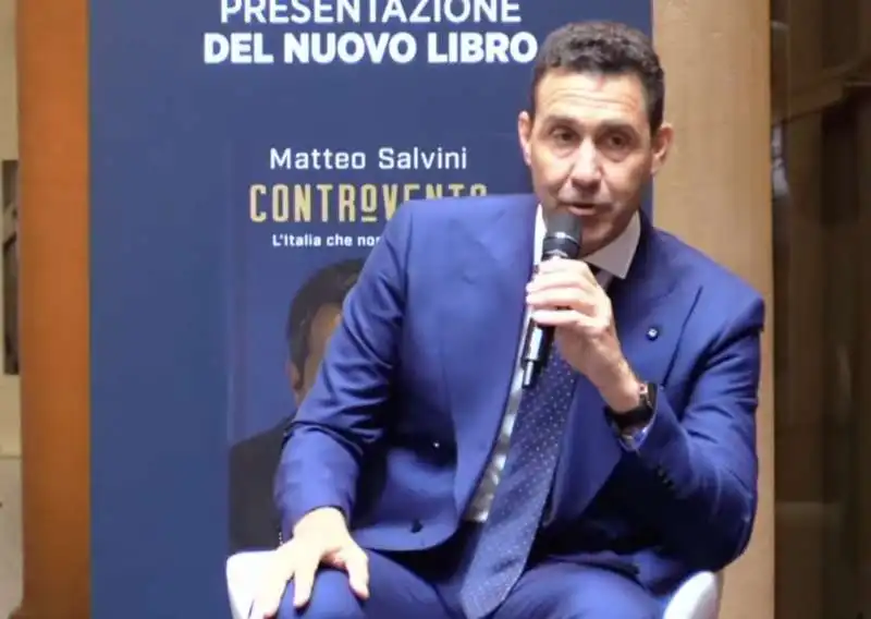 roberto vannacci alla presentazione del libro di matteo salvini  2