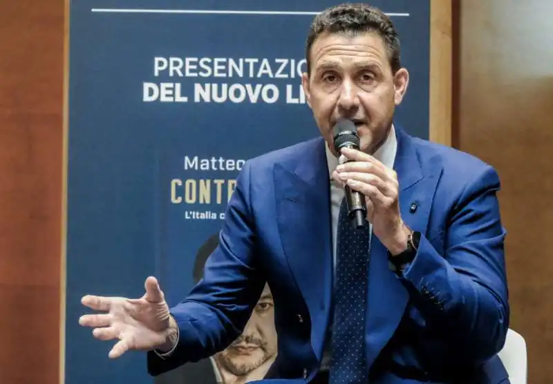 roberto vannacci  presentazione del libro controvento   