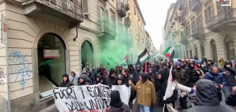 scontri polizia studenti - corteo pro palestina a torino 