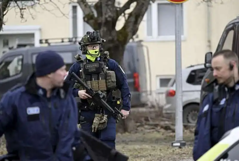 sparatoria in una scuola in finlandia   6