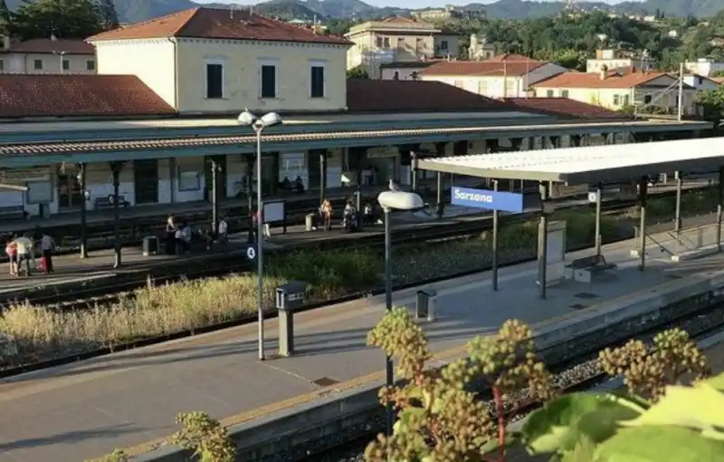 stazione dei treni di sarzana