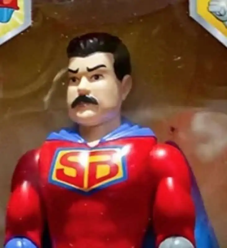 SUPERBAFFO IL SUPEREROE SU NICOLAS MADURO