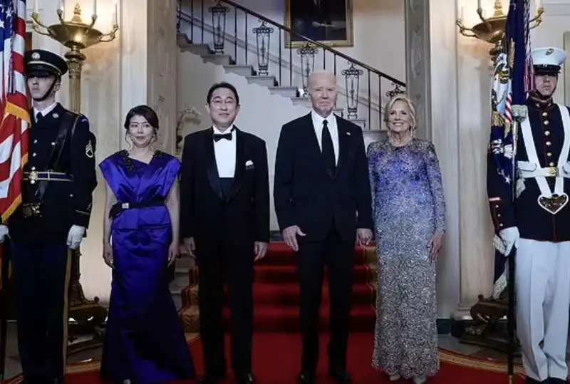 yuko e fumio kishida con joe e jill biden alla casa biancacena di gala alla casa bianca   