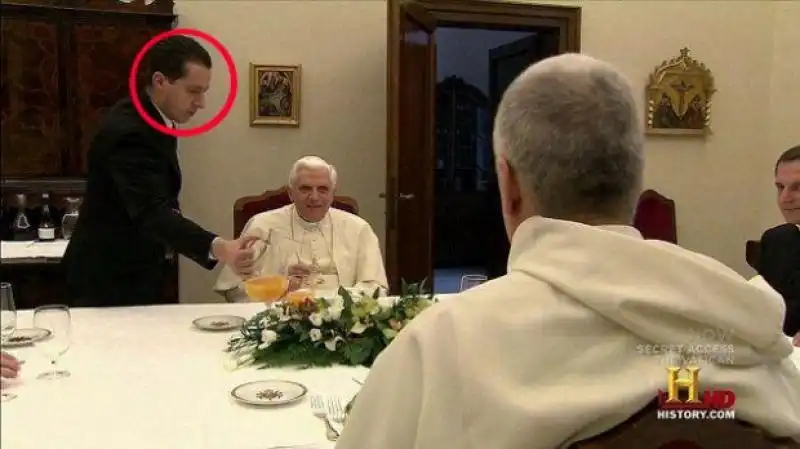 IL PAPA E PAOLO GABRIELE jpeg