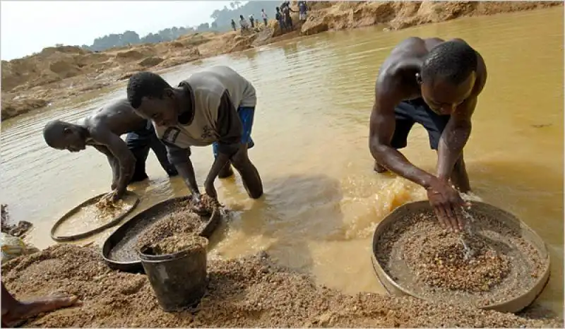 AFRICA LAVORO IN MINIERA