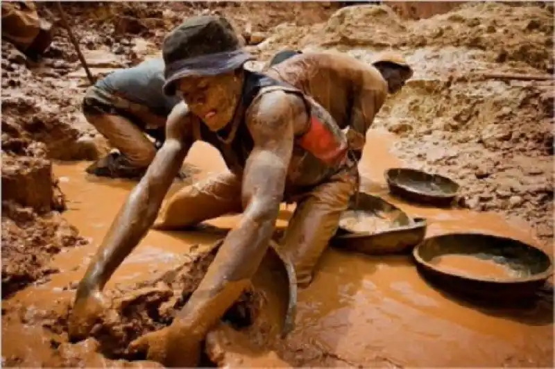 AFRICA LAVORO IN MINIERA