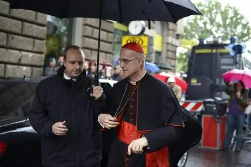 bertone alla camera ardente di andreotti foto ansa 