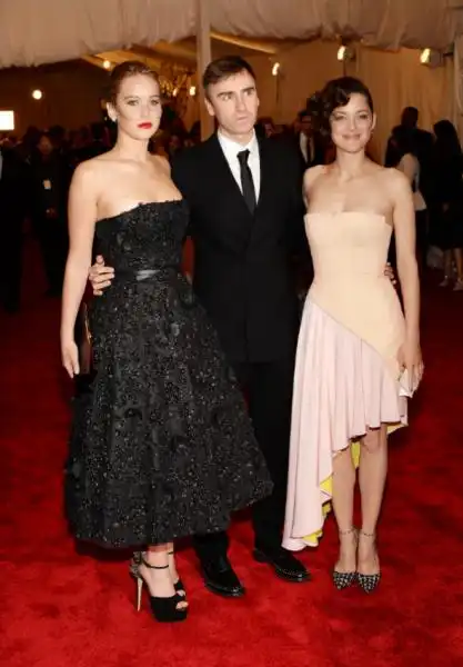 best dior designer raf simons with jennifer lawrence and marion cotillard 