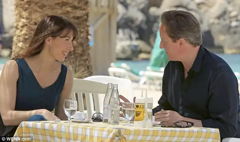 DAVID CAMERON E LA MOGLIE SAMANTHA A IBIZA 