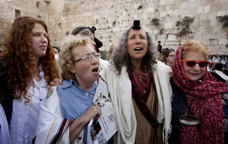 DONNE IN RIVOLTA AL MURO DEL PIANTO 