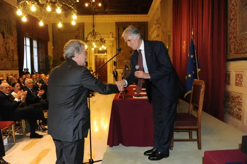 Franco Bernabe premiato da Giovanni Malago 