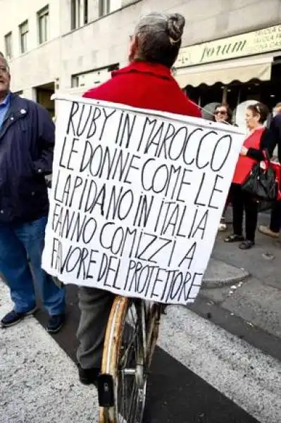 manifestanti pro boccassini palazzo di giustizia 