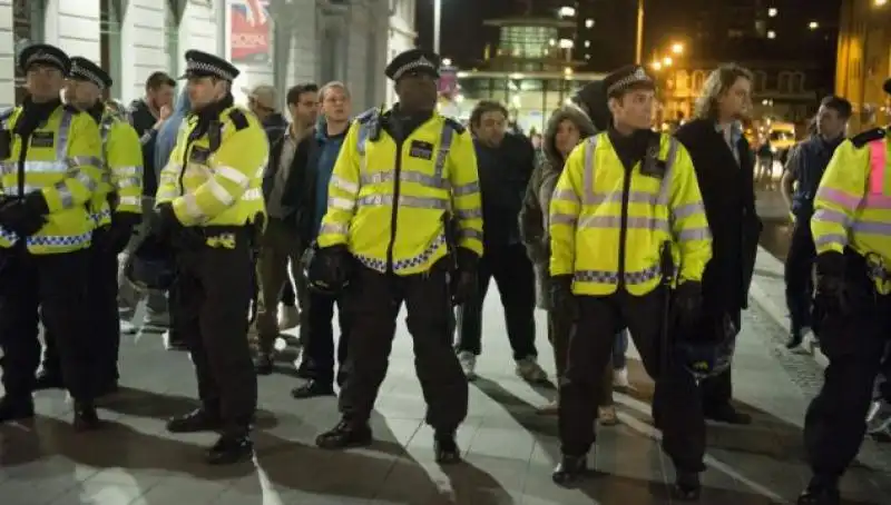 PROTESTE DEI NAZIONALISTI INGLESI CONTRO I MUSULMANI DOPO L AGGUATO DI LONDRA 