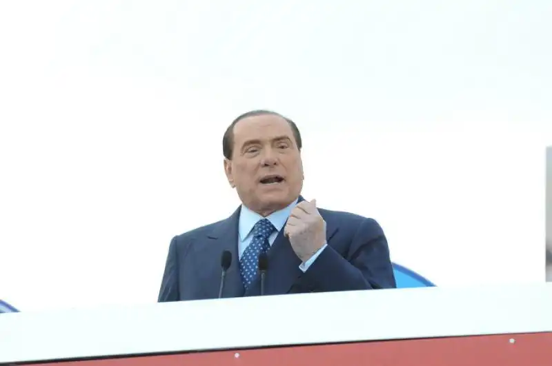 Silvio Berlusconi parla al popolo PDL 