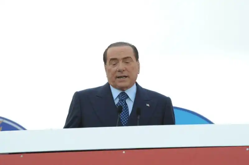 Silvio Berlusconi parla al popolo PDL 