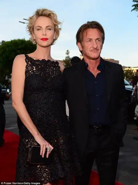 Charlize Theron e Sean Penn 