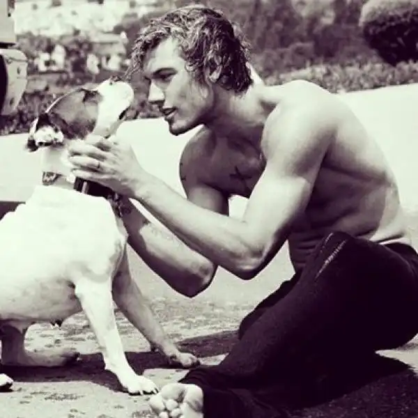 Alex Pettyfer 