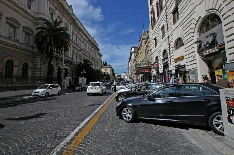 AUTO BLU BLOCCANO VIA NAZIONALE PER L ASSEMBLEA DI BANKITALIA 3