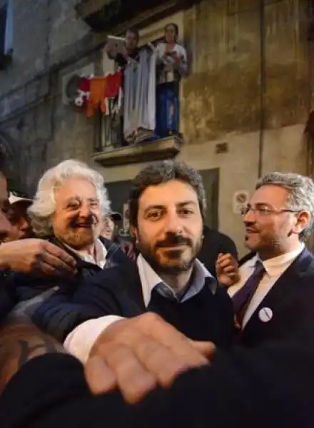 beppe grillo e roberto fico a napoli 