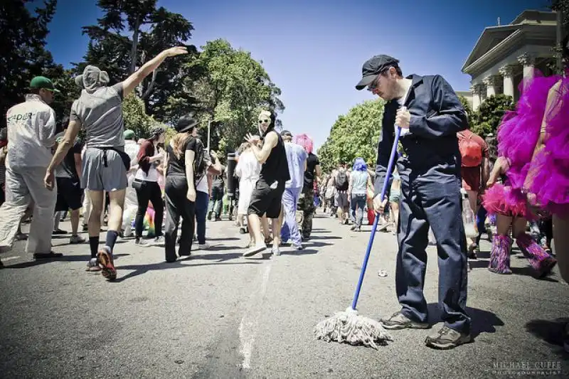 BAY TO BREAKERS FOTO DI MICHAEL CUFFE 