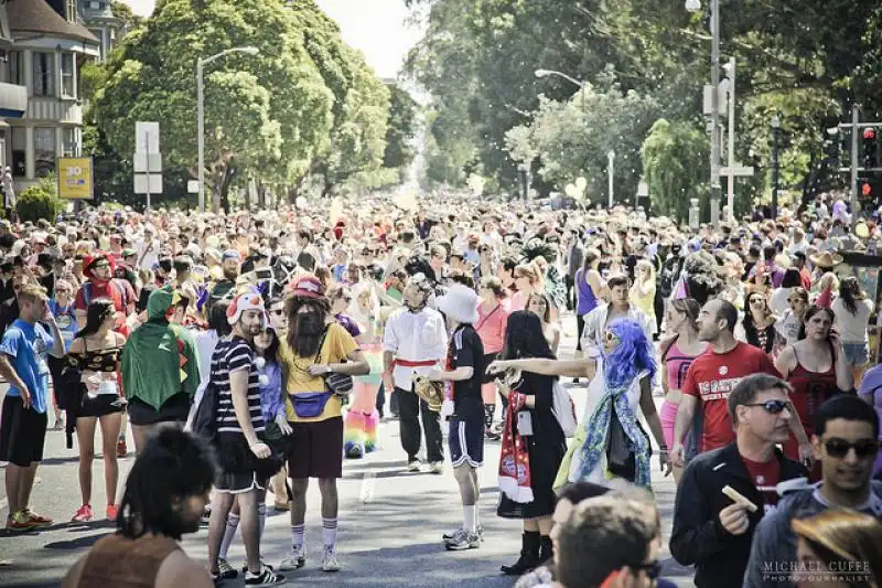 BAY TO BREAKERS FOTO DI MICHAEL CUFFE 