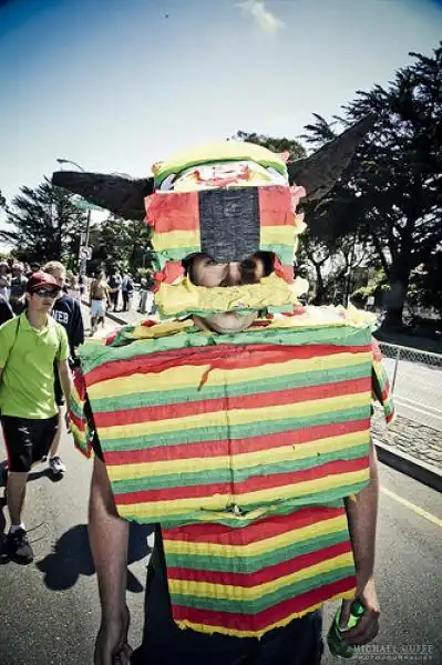 BAY TO BREAKERS FOTO DI MICHAEL CUFFE 