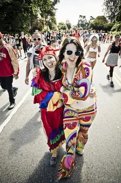 BAY TO BREAKERS FOTO DI MICHAEL CUFFE 