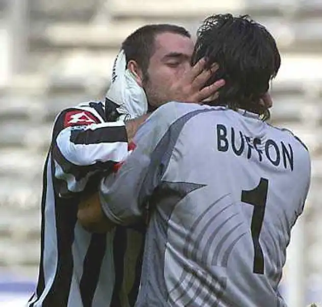 BUFFON BACIA DI NUOVO 