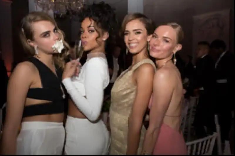 CARA DELEVINGNE RIHANNA JESSICA ALBA E KATE BOSWORTH AL MET GALA 