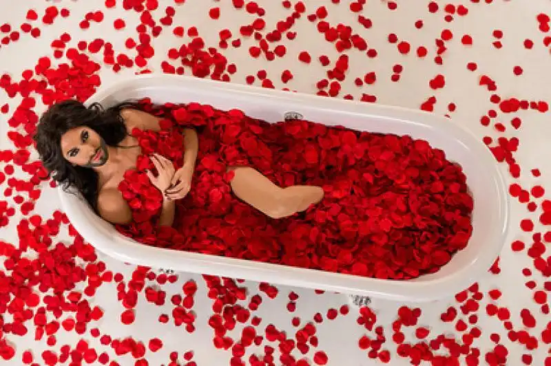 conchita wurst video badewanne 