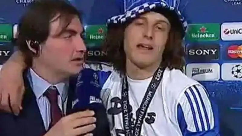 DAVID LUIZ UBRIACO CON PARDO 