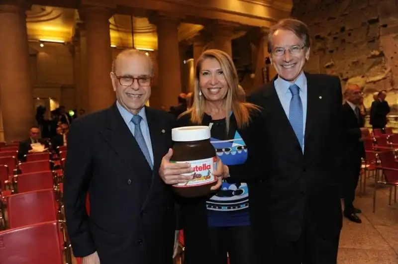 Francesco Paolo Fulci Antonella Cinque con la Nutella e Giulio Terzi di Sant Agata 