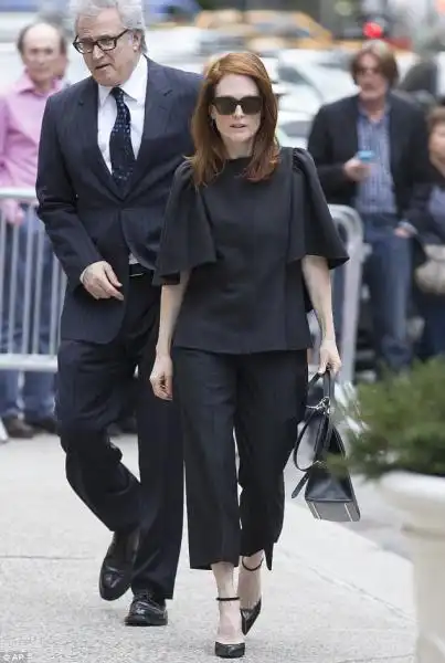 Julianne Moore al funerale della Scott 