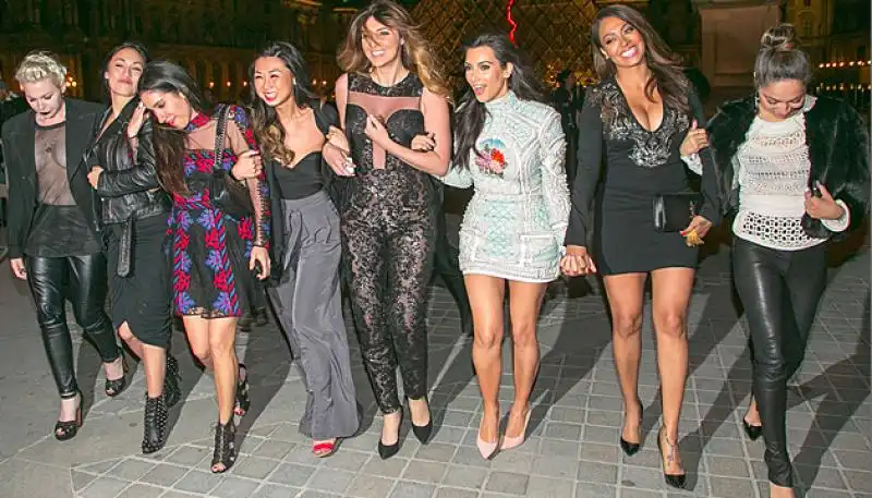 kim kardashian e le amiche a parigi 