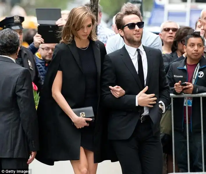 Karlie Kloss e Derek Blasberg al funerale della Scott 