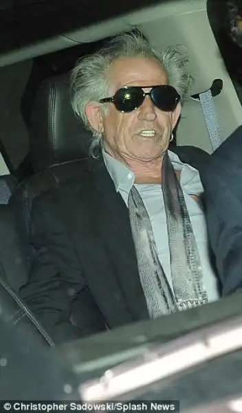 Keith Richards raggiunge Mick al funerale 