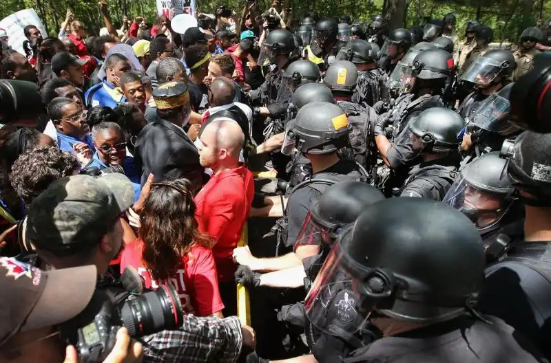 I manifestanti di rifiutano di lasciare il campus 