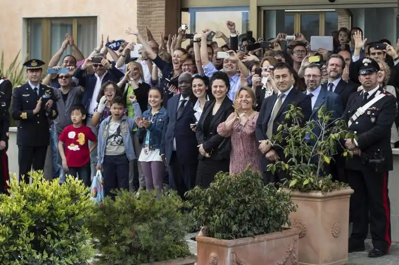 MARIA ELENA BOSCHI E I BAMBINI DEL CONGO FOTO LAPRESSE 