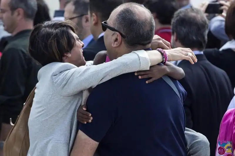 MARIA ELENA BOSCHI E I BAMBINI DEL CONGO FOTO LAPRESSE 